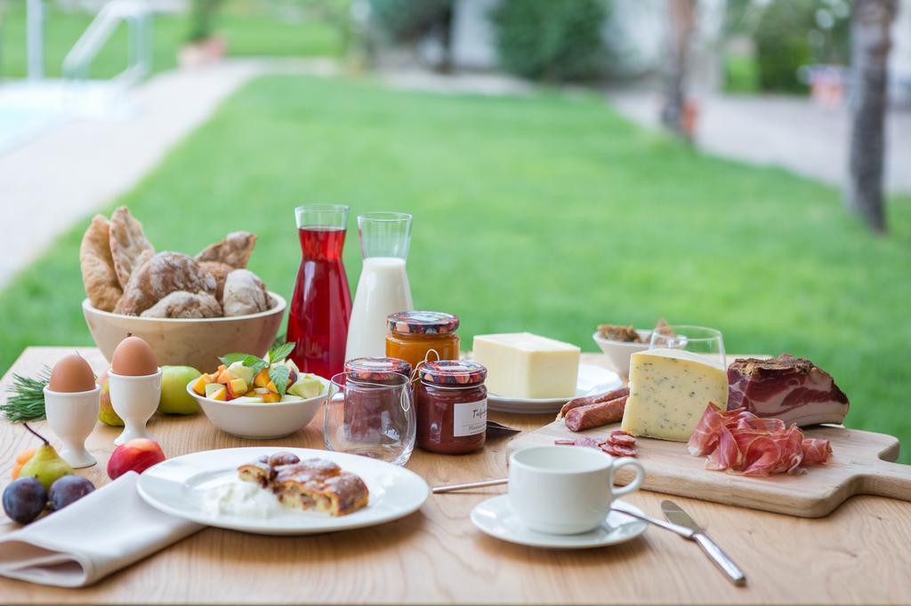 Hotel Tiefenbrunn Gardensuites & Breakfast Lana Exterior photo